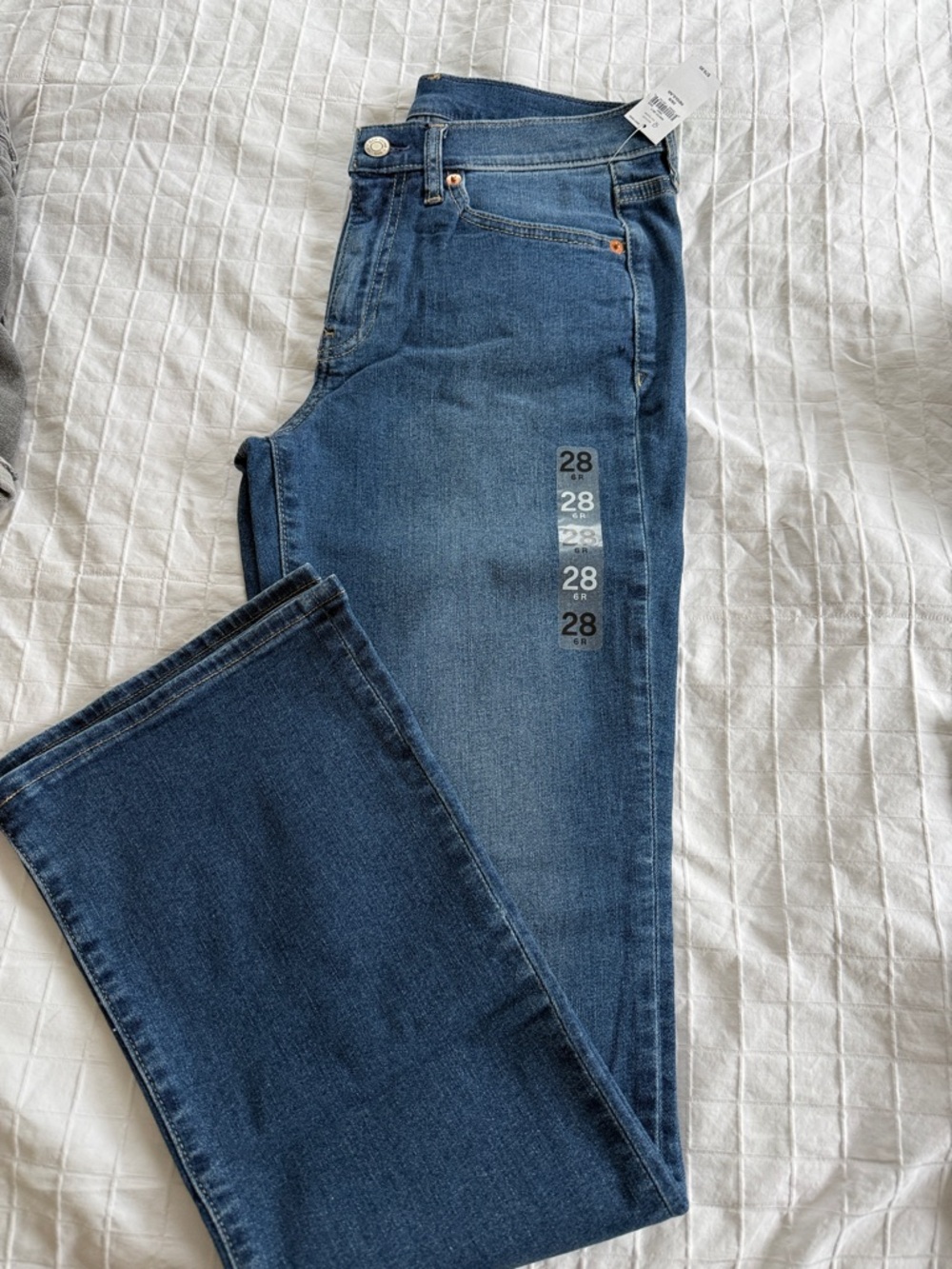 GAP NWT jeans- size 28
